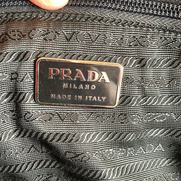Vintage Prada Wool shoulder bag!🖤🩶 - Picture 10 of 14